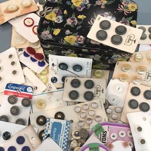 VNTG Sewing Buttons and Tin